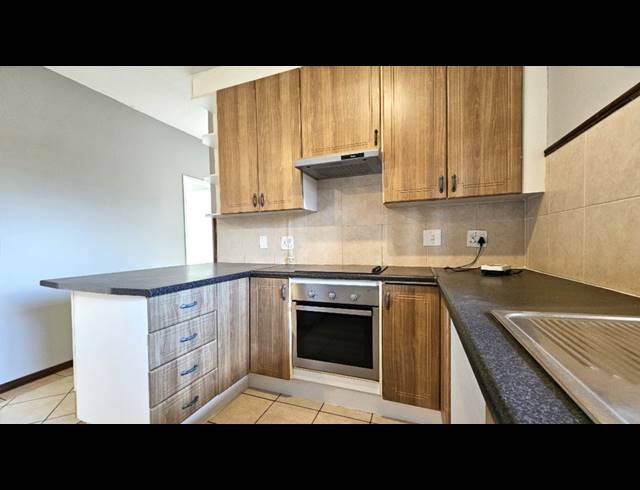 2 BEDROOM APARTMENT RENTED IN MOOIKLOOF RIDGE